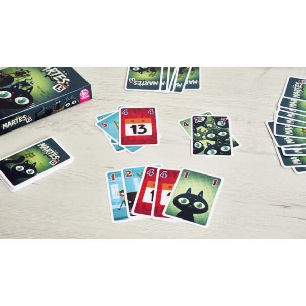 Martes 13 el juego de cartas Visión General