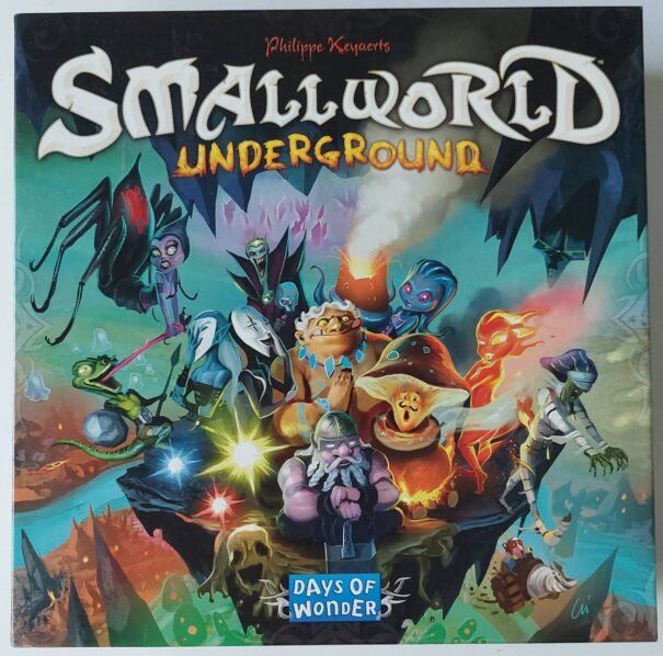 Small World Portada